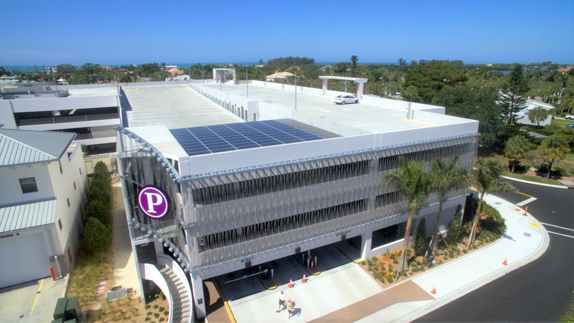 St Armands Garage, Parking